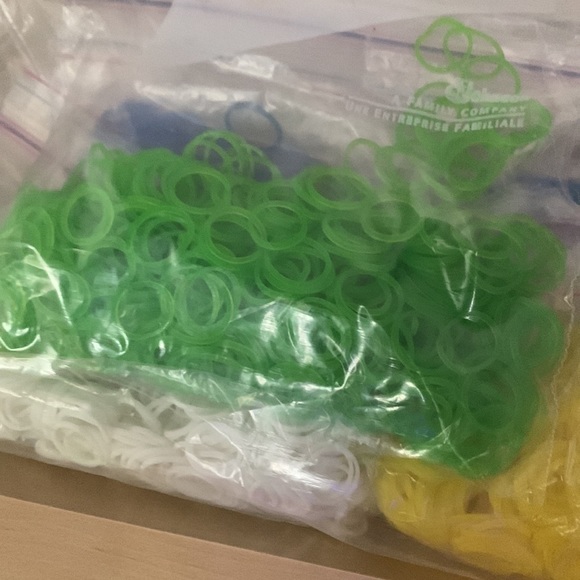 Rainbow loom and extra elastics - Picture 2 of 3